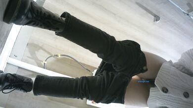 商场女厕全景偷拍多位漂亮小姐姐各种姿势嘘嘘各种美鲍一一呈现 (1)